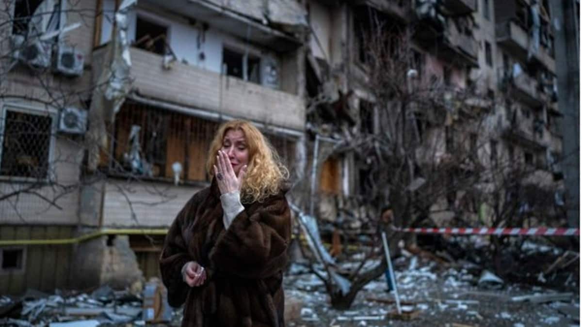 War-weary mothers, wives and children of Ukrainian soldiers demand a cap on military service time