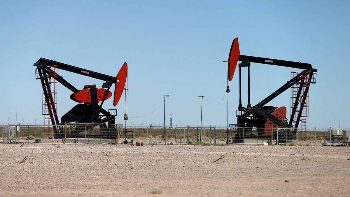 Crude oil prices extend gains on lower US fuel inventories