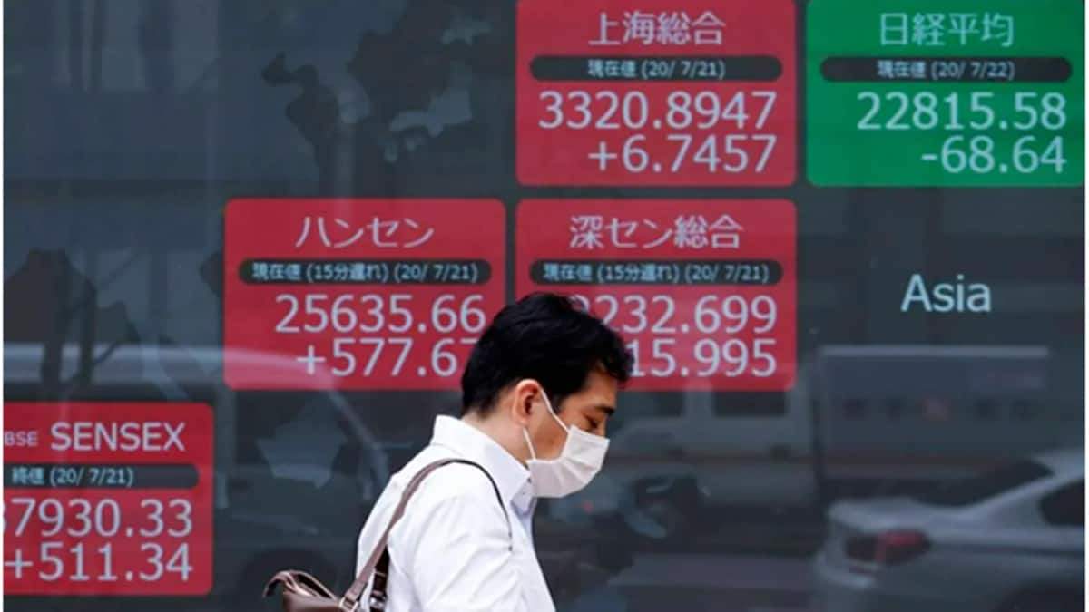 Global Markets: World stocks eye glum 2022 while dollar triumphs