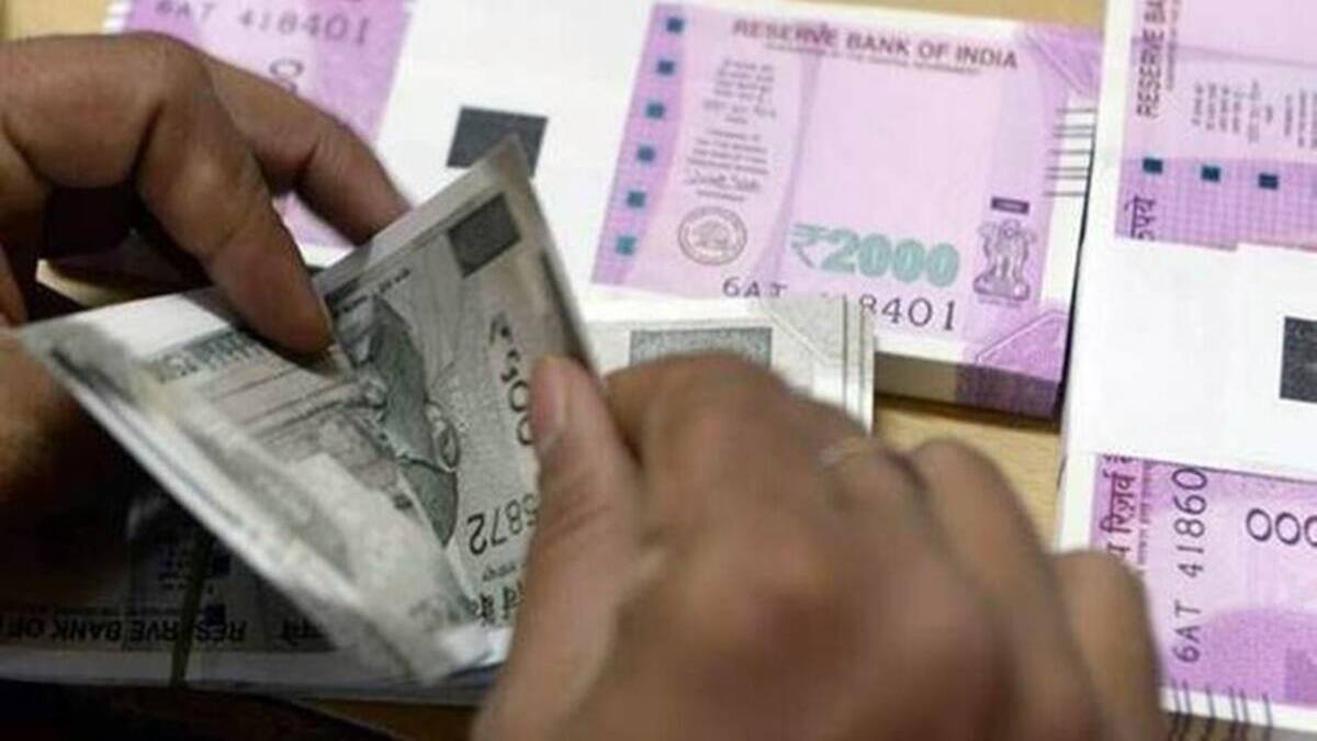Rupee gains 32 paise to close at 82.50 against US dollar
