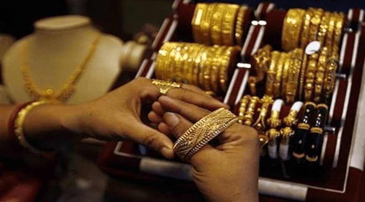 Gold Price Today, 30 Dec: Prices flat, dollar slips; Central banks increasing holding, traders eye China
